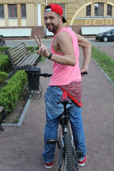 http://www.schlock.ru/wp-content/uploads/2014/06/sjsvujfmeEg-386x580.jpg